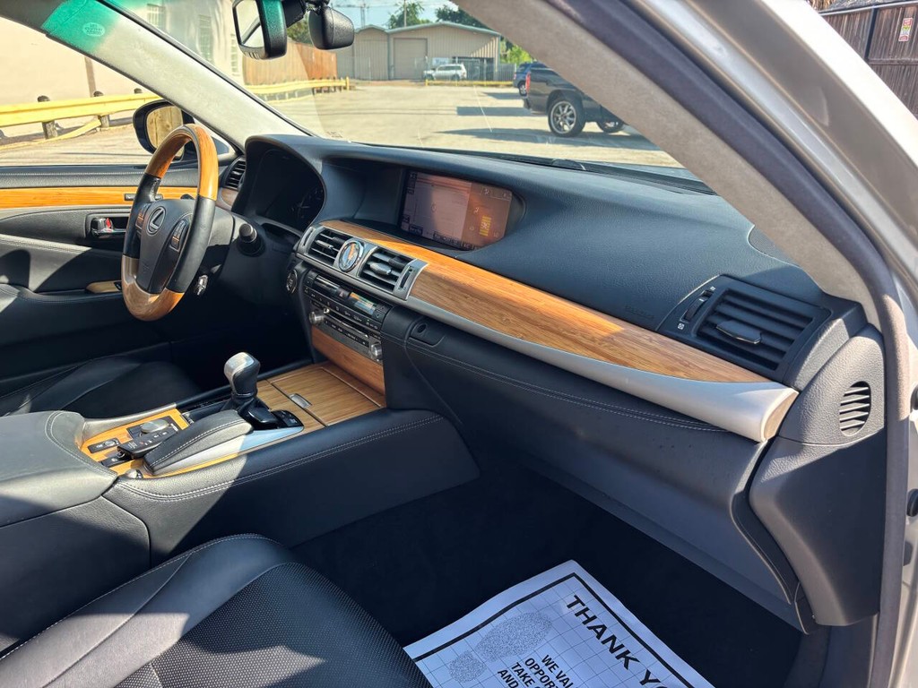 Lexus LS 460 Vehicle Full-screen Gallery Image 11