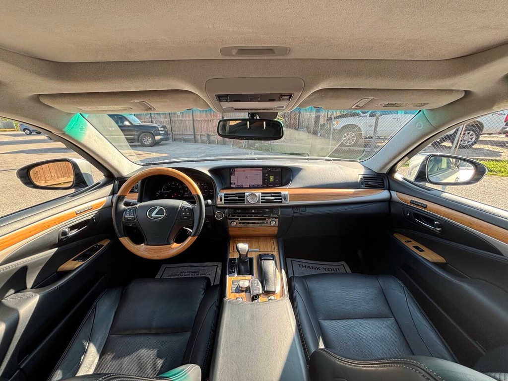 Lexus LS 460 Vehicle Full-screen Gallery Image 19