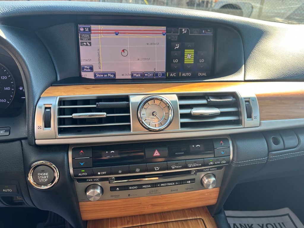 Lexus LS 460 Vehicle Full-screen Gallery Image 21