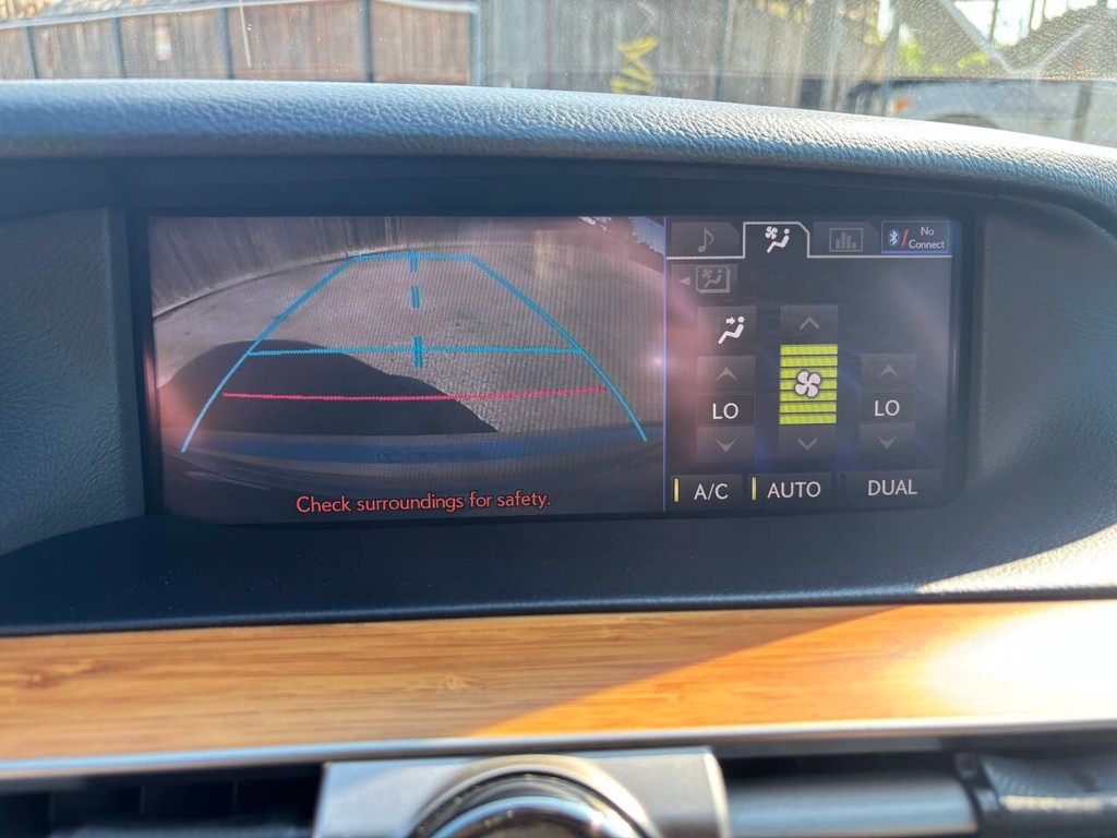 Lexus LS 460 Vehicle Full-screen Gallery Image 22