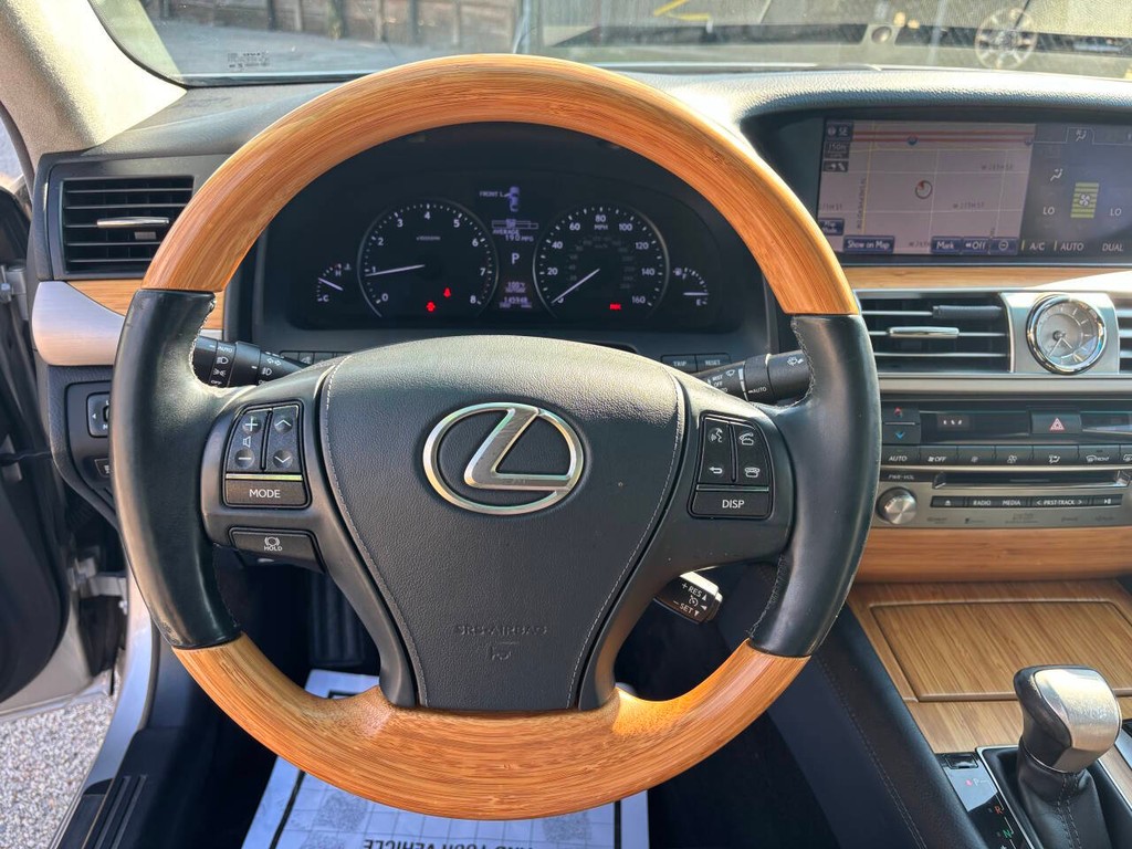 Lexus LS 460 Vehicle Full-screen Gallery Image 24