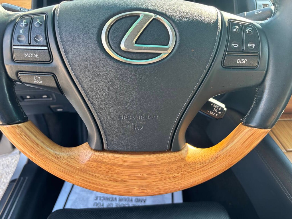 Lexus LS 460 Vehicle Full-screen Gallery Image 25