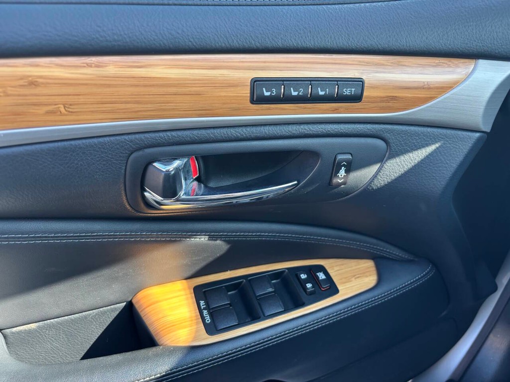 Lexus LS 460 Vehicle Full-screen Gallery Image 29