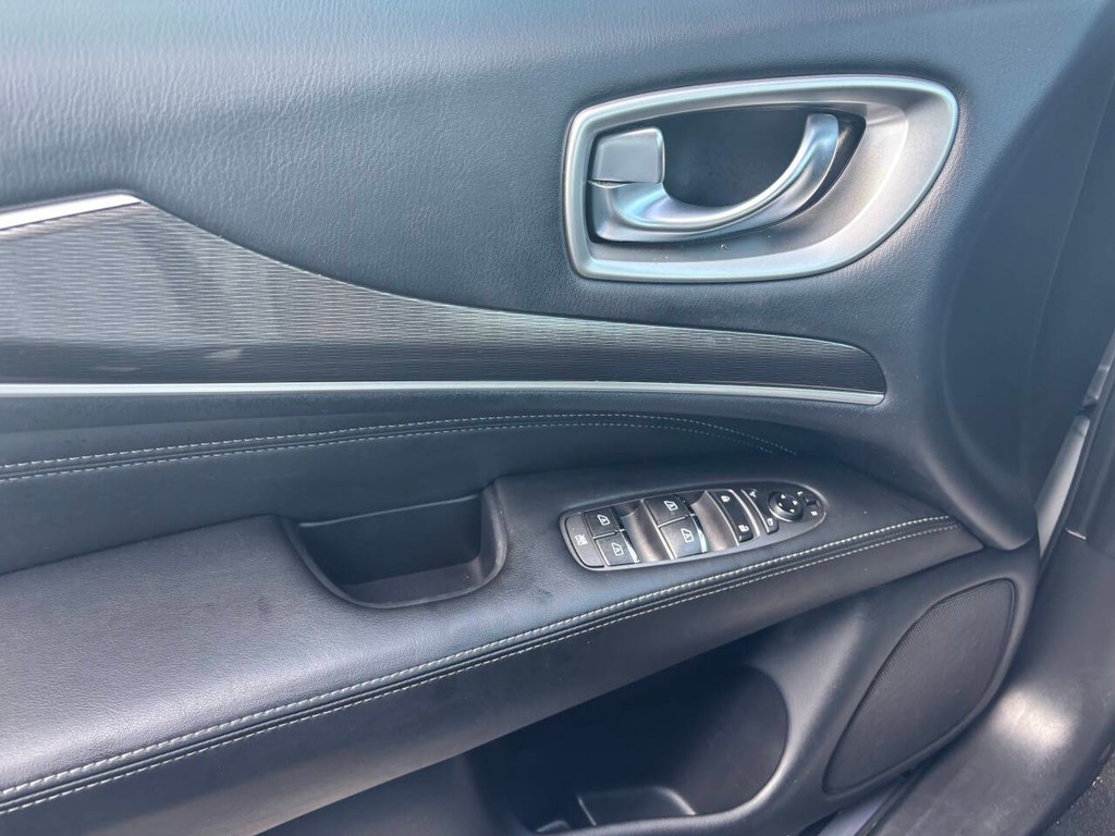 INFINITI QX60 Vehicle Full-screen Gallery Image 10