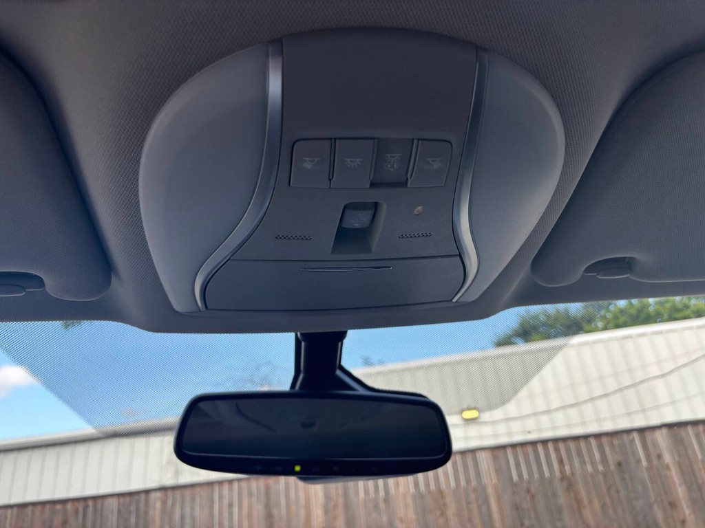 INFINITI QX60 Vehicle Full-screen Gallery Image 32