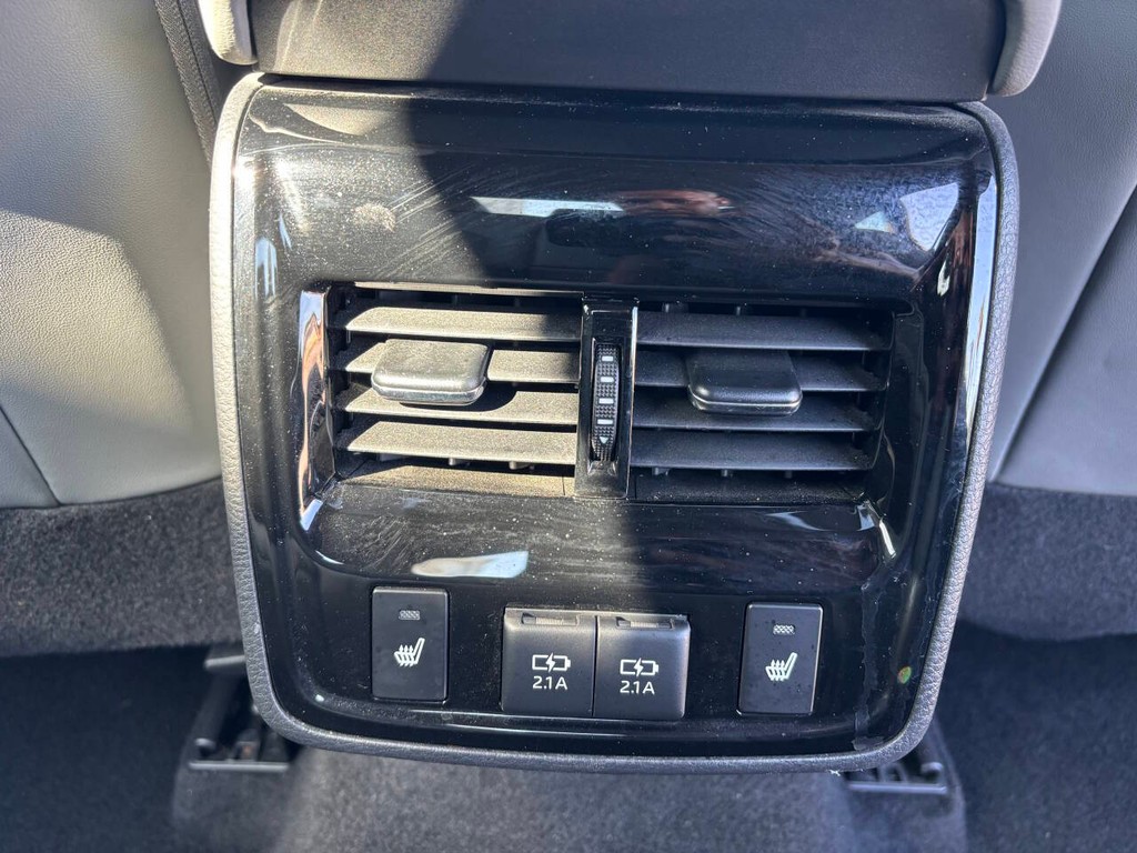 Toyota Avalon Vehicle Full-screen Gallery Image 18
