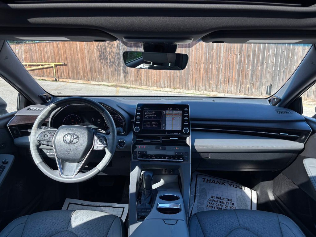 Toyota Avalon Vehicle Full-screen Gallery Image 20