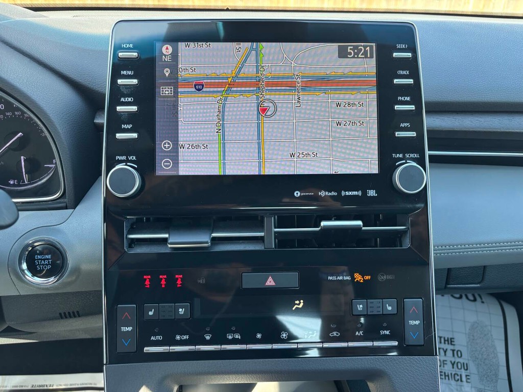 Toyota Avalon Vehicle Full-screen Gallery Image 21