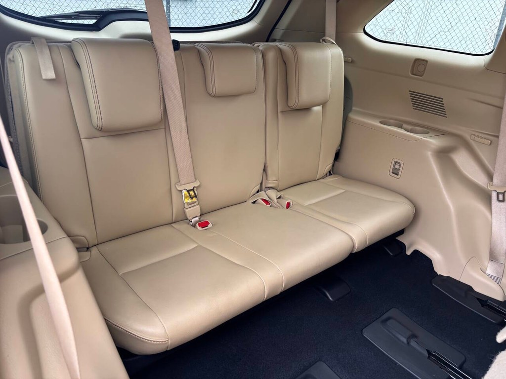 Toyota Highlander Vehicle Full-screen Gallery Image 19