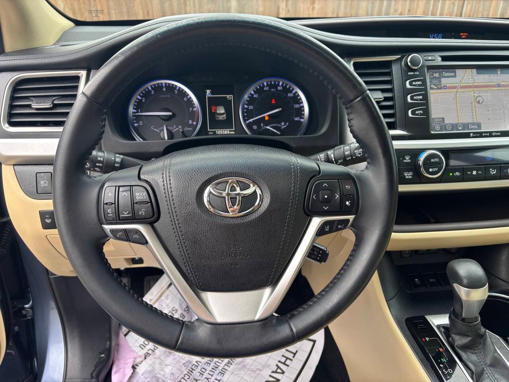 Toyota Highlander Vehicle Full-screen Gallery Image 26