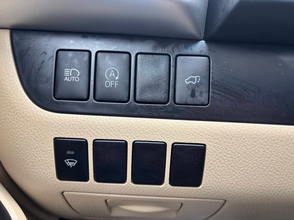 Toyota Highlander Vehicle Full-screen Gallery Image 30