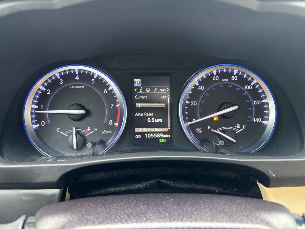 Toyota Highlander Vehicle Full-screen Gallery Image 33