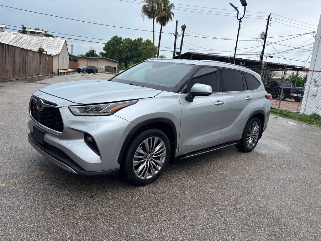 Toyota Highlander Vehicle Full-screen Gallery Image 04
