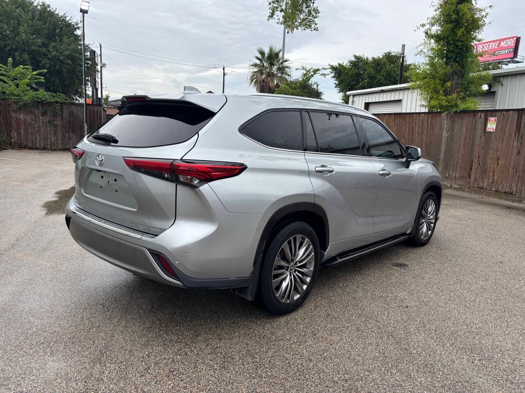 Toyota Highlander Vehicle Full-screen Gallery Image 07