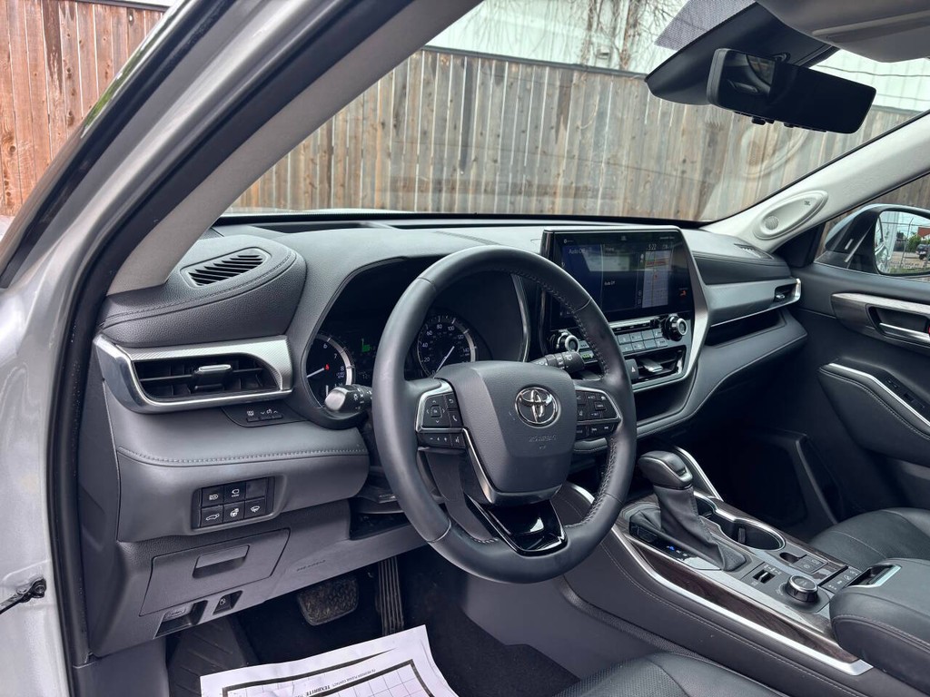 Toyota Highlander Vehicle Full-screen Gallery Image 08