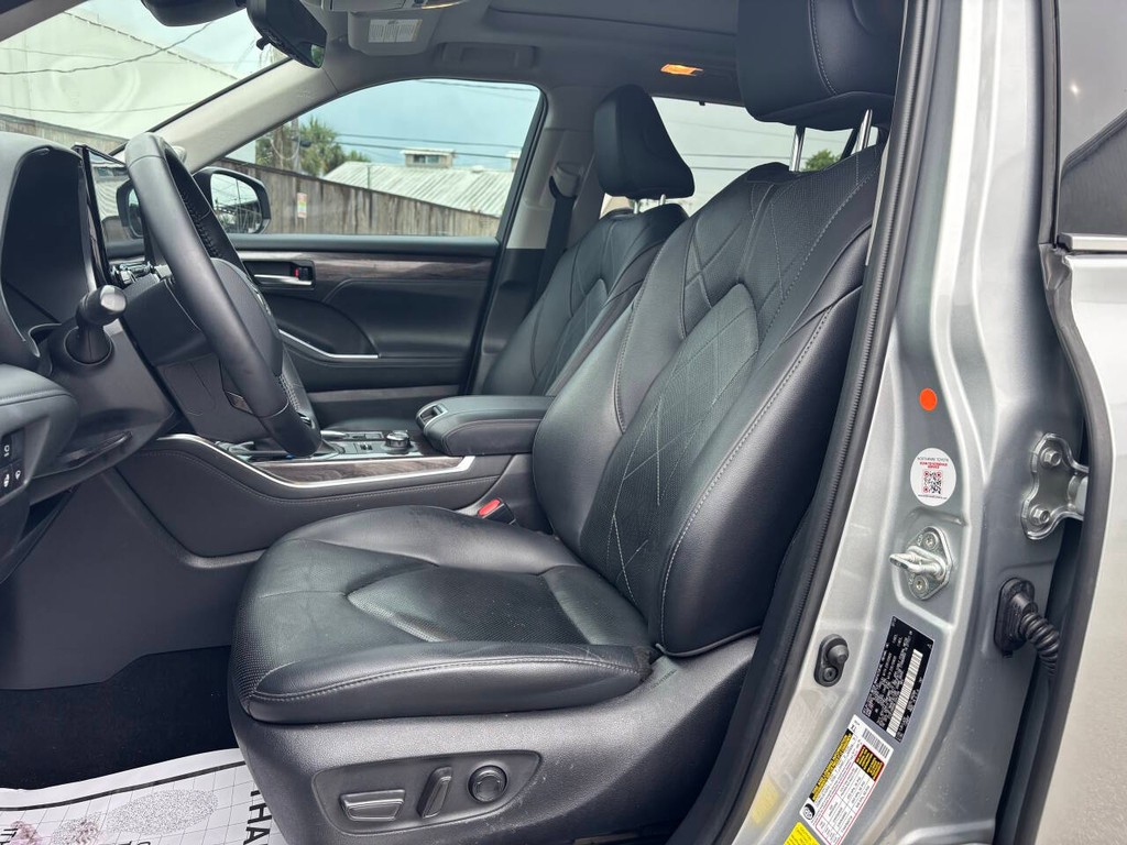 Toyota Highlander Vehicle Full-screen Gallery Image 09