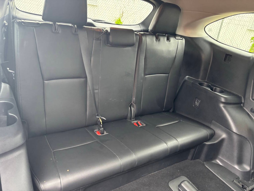 Toyota Highlander Vehicle Full-screen Gallery Image 19