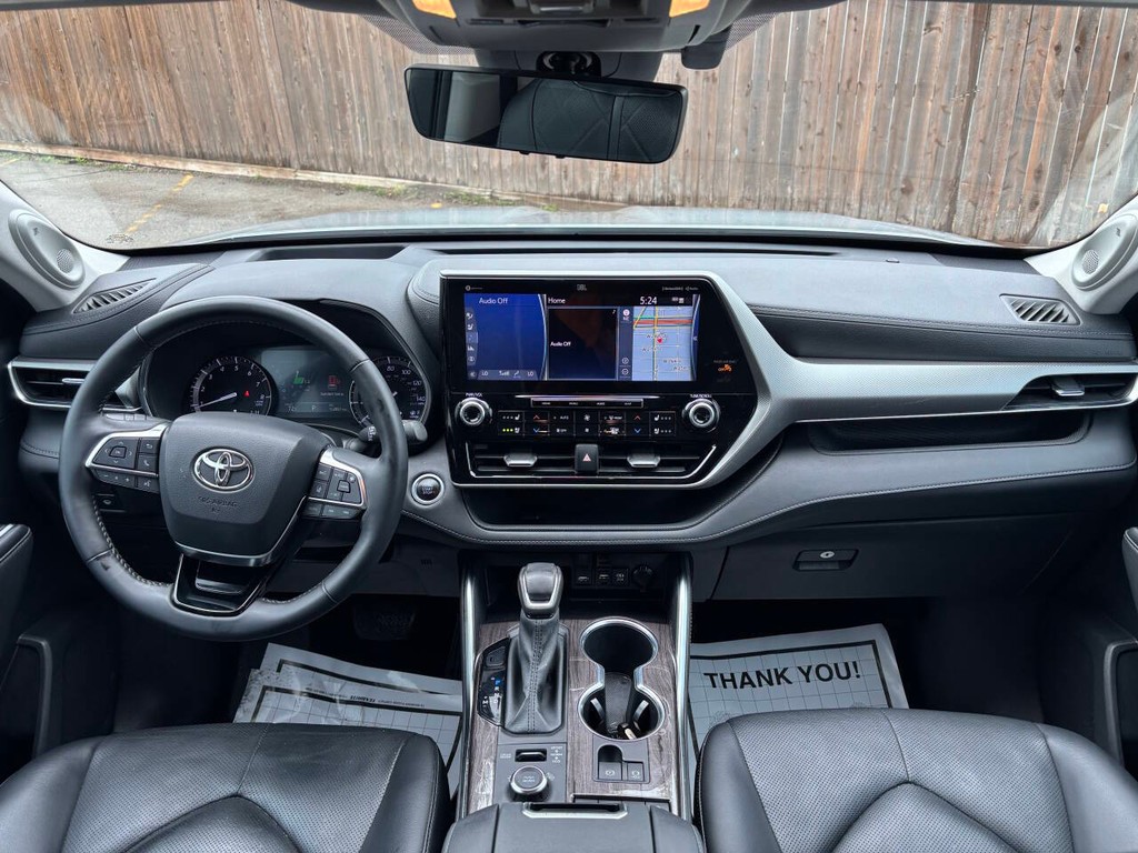 Toyota Highlander Vehicle Full-screen Gallery Image 22