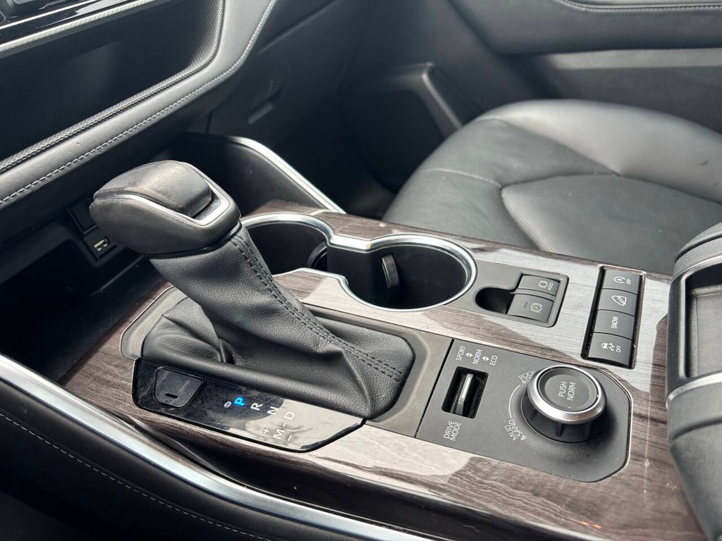 Toyota Highlander Vehicle Full-screen Gallery Image 25