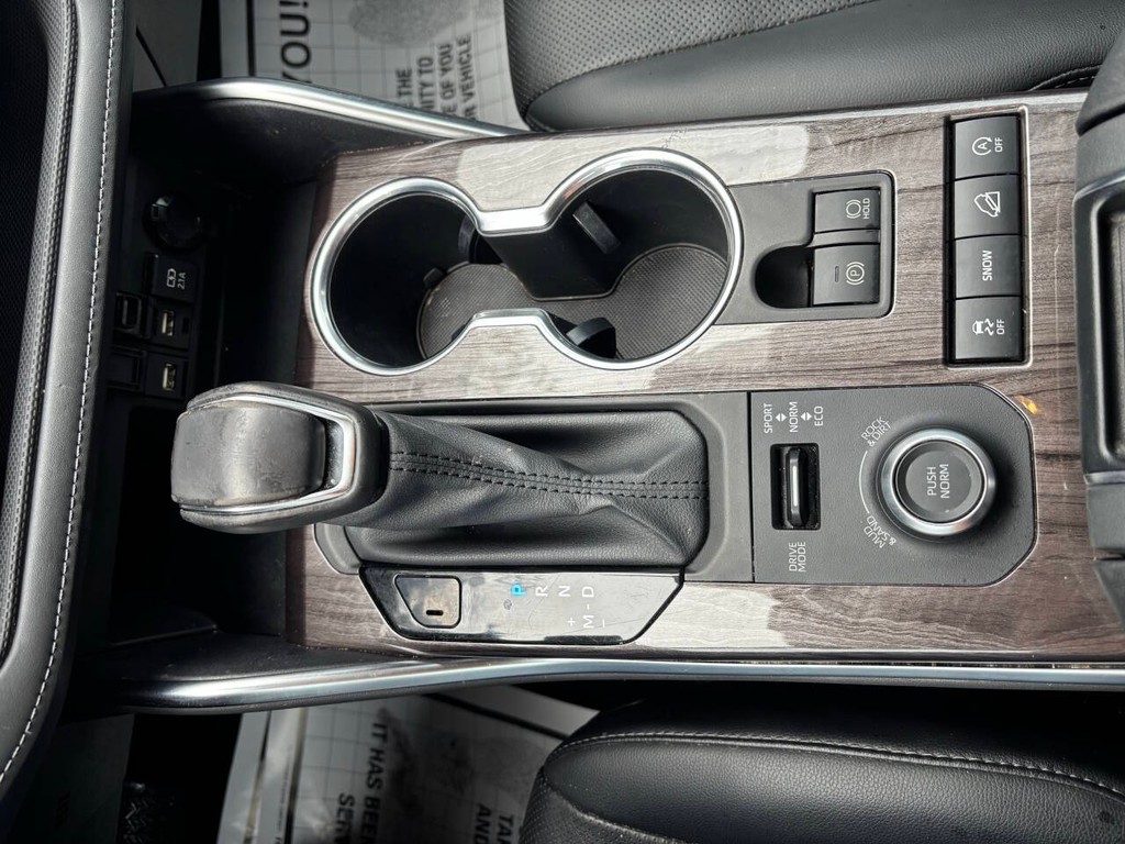 Toyota Highlander Vehicle Full-screen Gallery Image 26