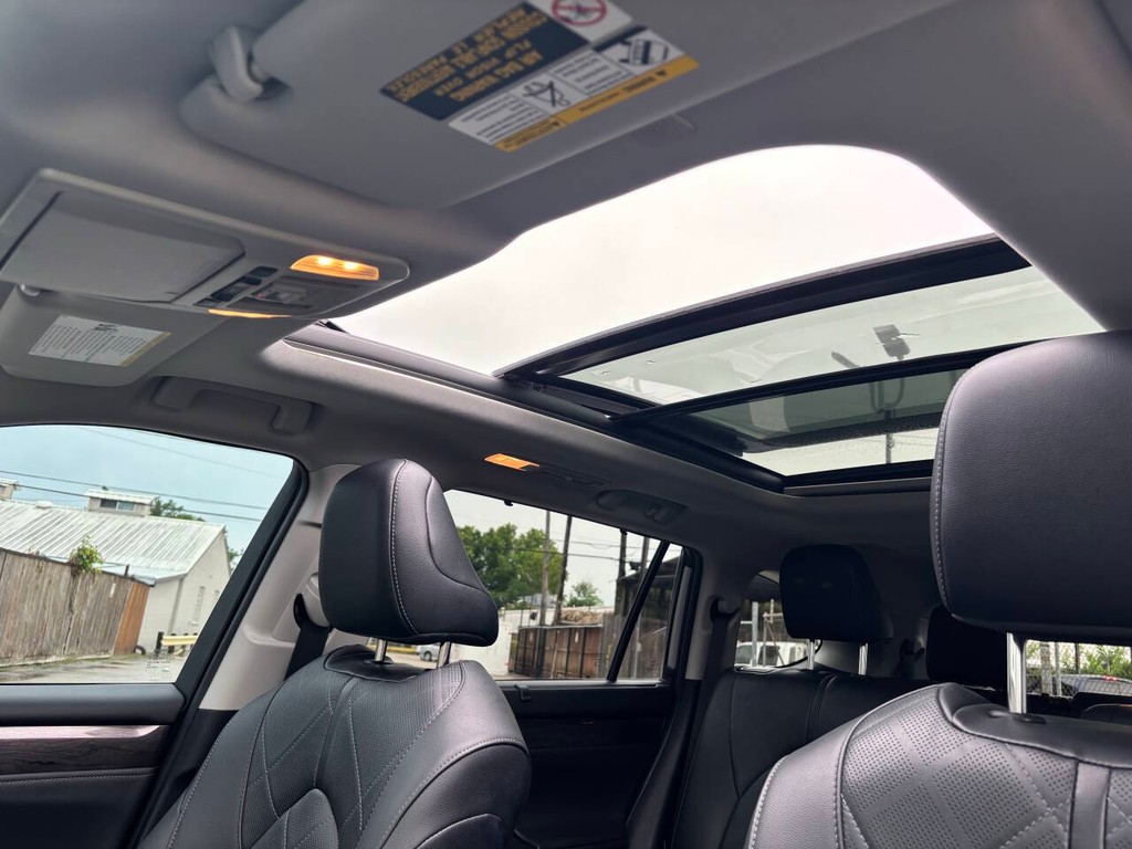 Toyota Highlander Vehicle Full-screen Gallery Image 34