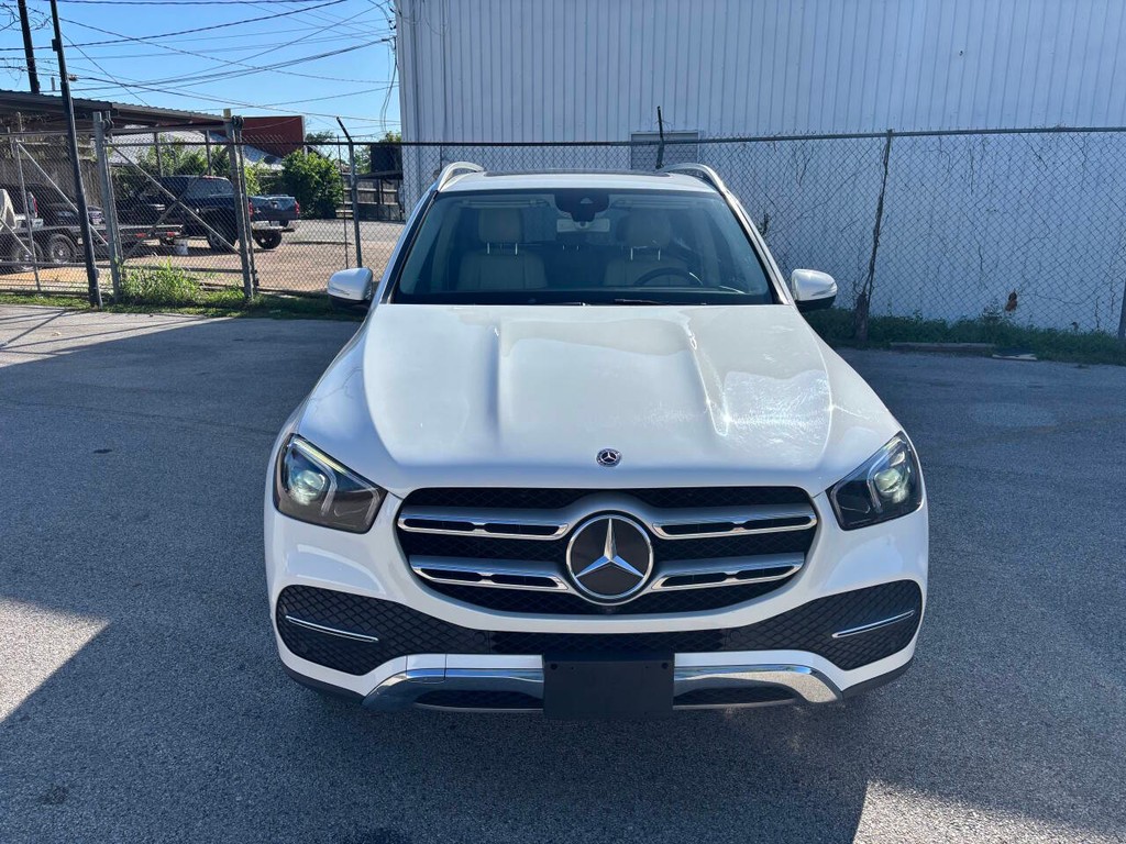 Mercedes-Benz GLE Vehicle Full-screen Gallery Image 02