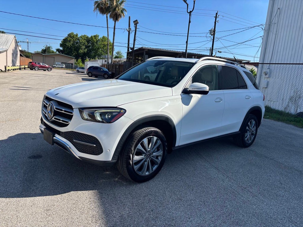 Mercedes-Benz GLE Vehicle Full-screen Gallery Image 04