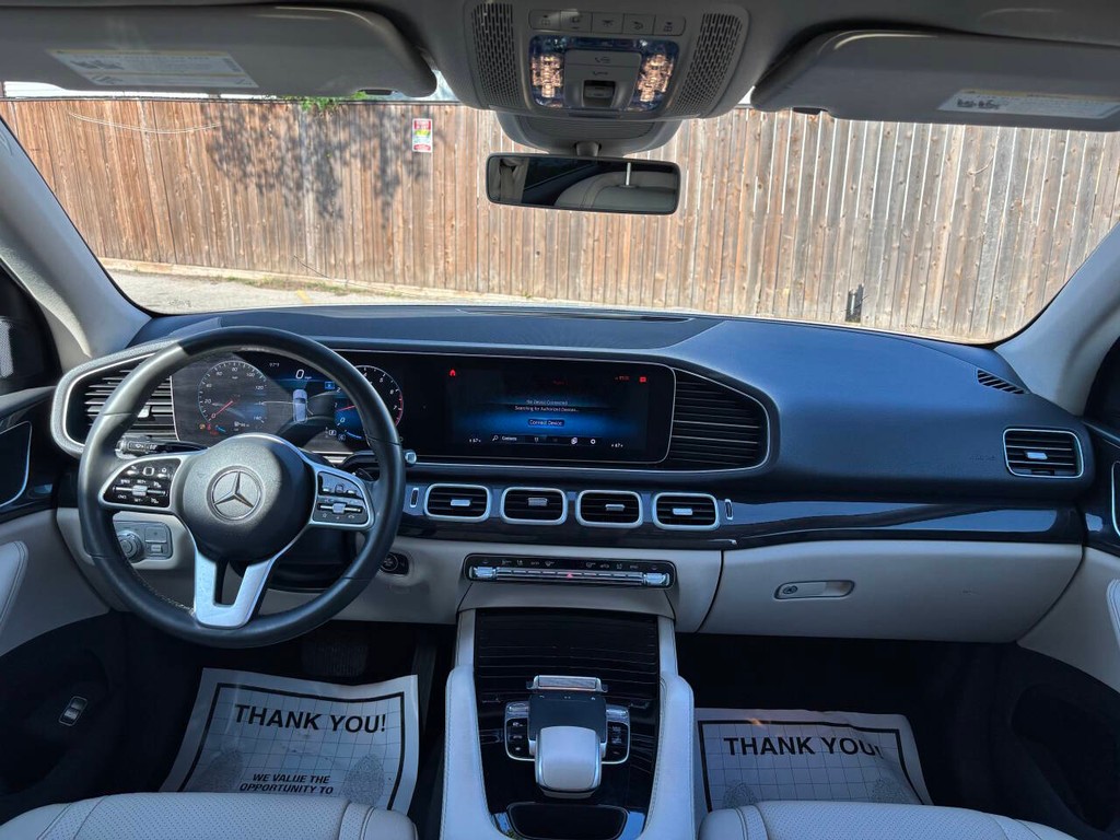 Mercedes-Benz GLE Vehicle Full-screen Gallery Image 19