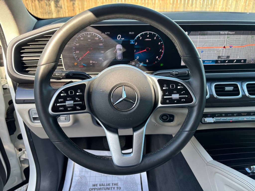 Mercedes-Benz GLE Vehicle Full-screen Gallery Image 28