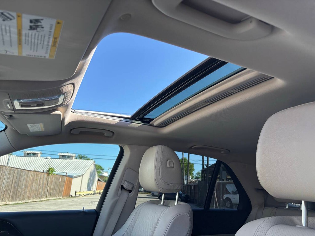 Mercedes-Benz GLE Vehicle Full-screen Gallery Image 33