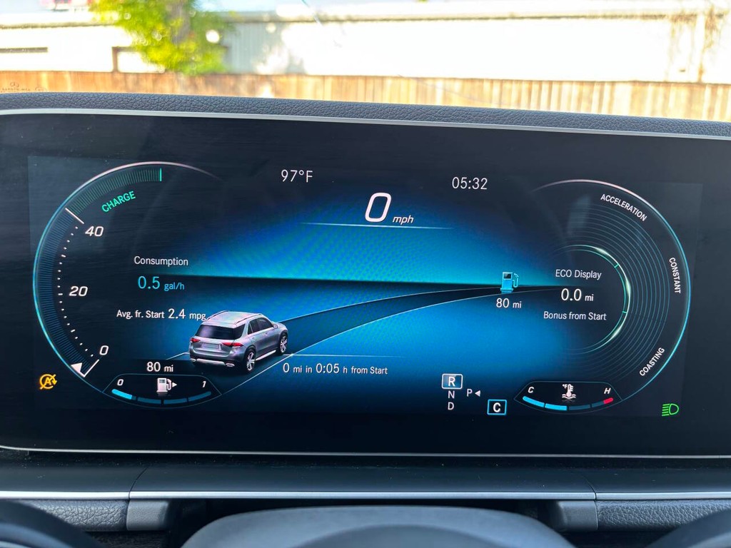 Mercedes-Benz GLE Vehicle Full-screen Gallery Image 34