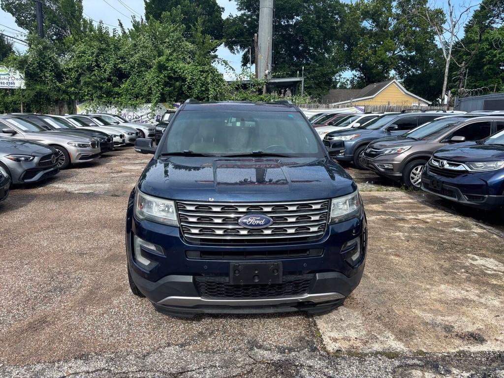 Ford Explorer Vehicle Full-screen Gallery Image 02