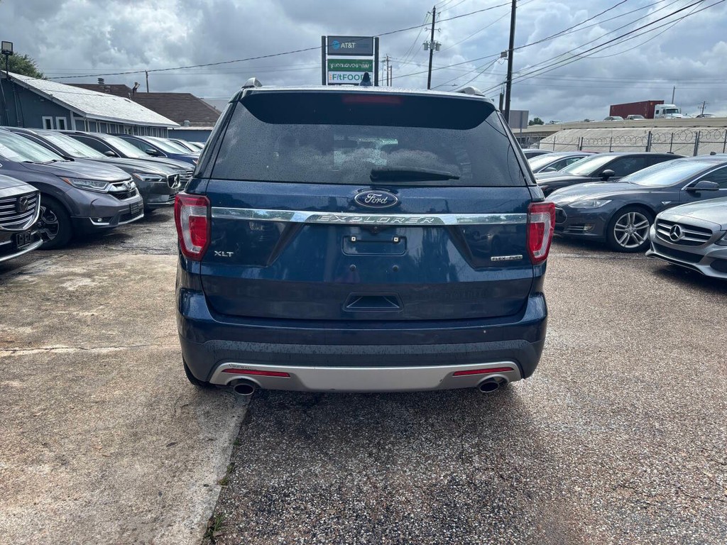 Ford Explorer Vehicle Full-screen Gallery Image 05