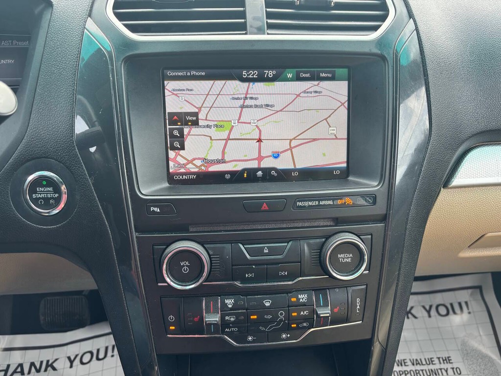 Ford Explorer Vehicle Full-screen Gallery Image 23