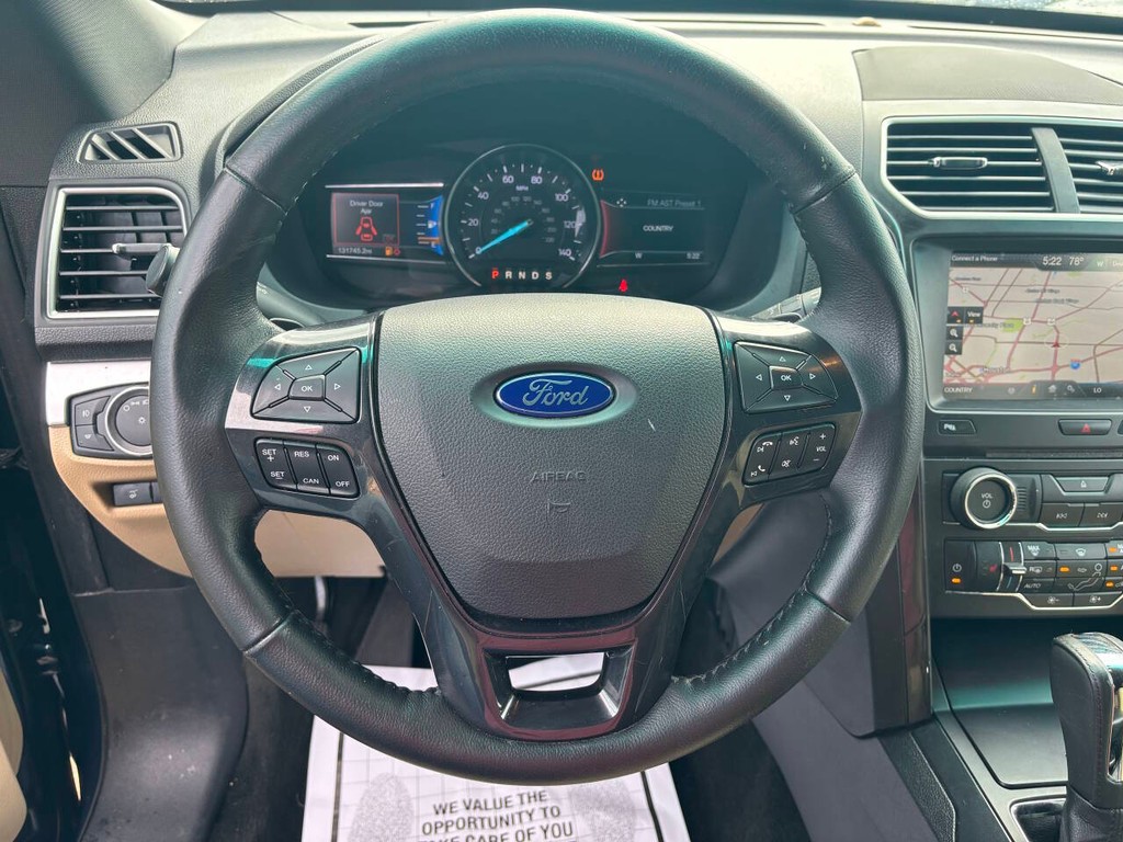 Ford Explorer Vehicle Full-screen Gallery Image 26