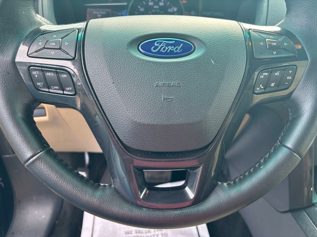 Ford Explorer Vehicle Full-screen Gallery Image 27