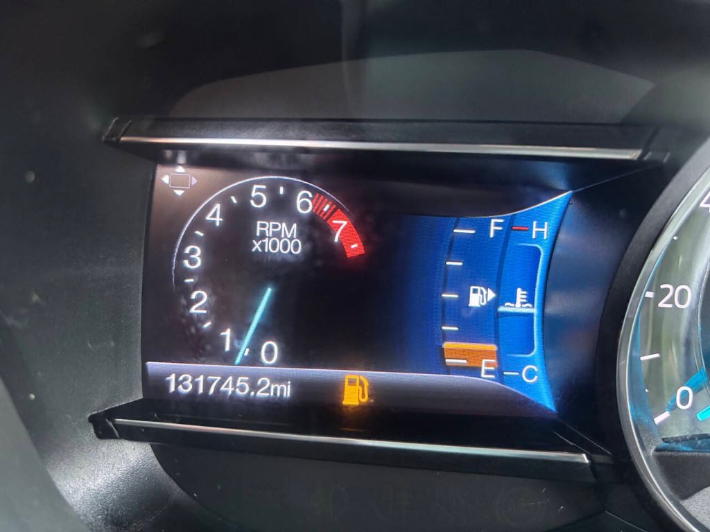 Ford Explorer Vehicle Full-screen Gallery Image 31