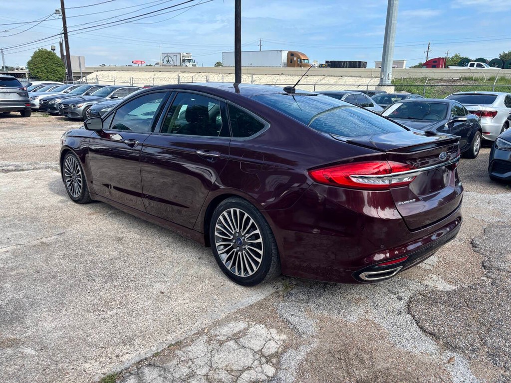 Ford Fusion Vehicle Full-screen Gallery Image 04