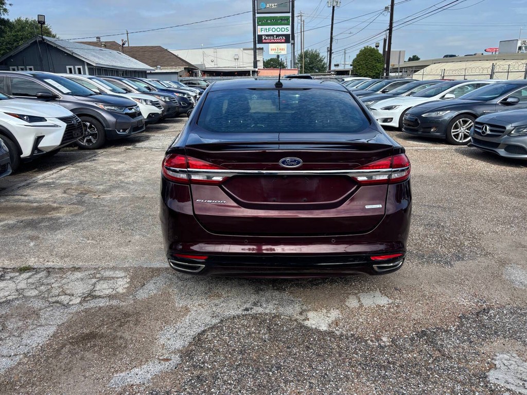 Ford Fusion Vehicle Full-screen Gallery Image 05