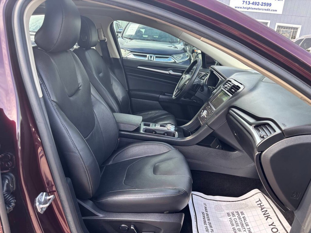 Ford Fusion Vehicle Full-screen Gallery Image 11