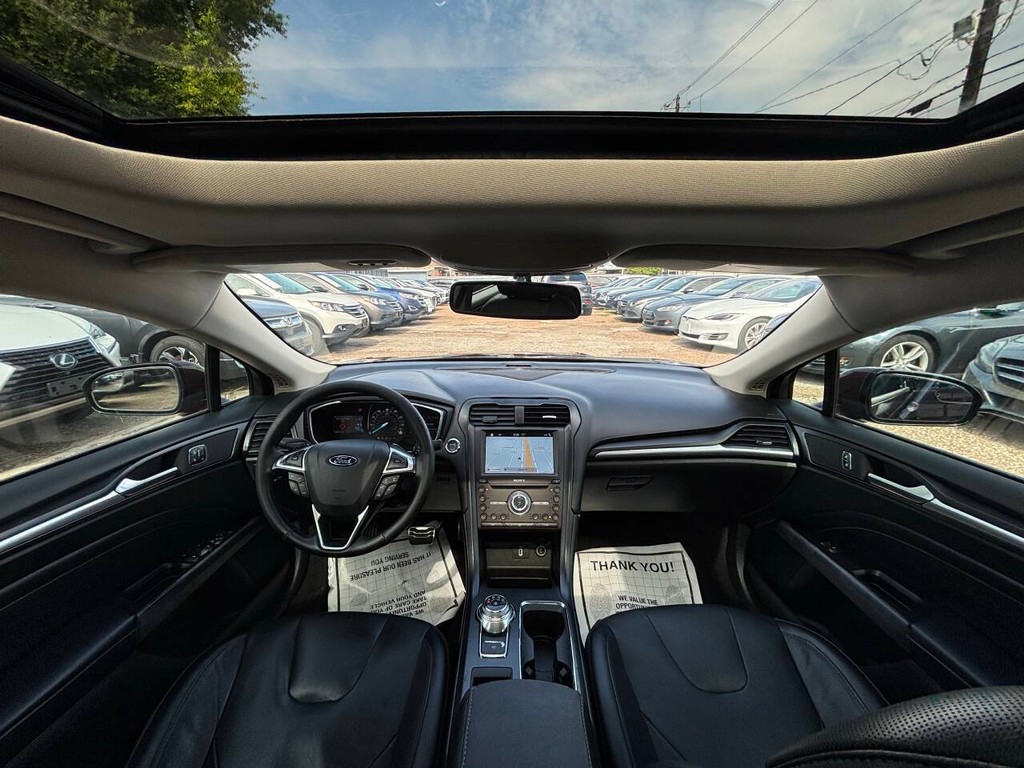 Ford Fusion Vehicle Full-screen Gallery Image 17