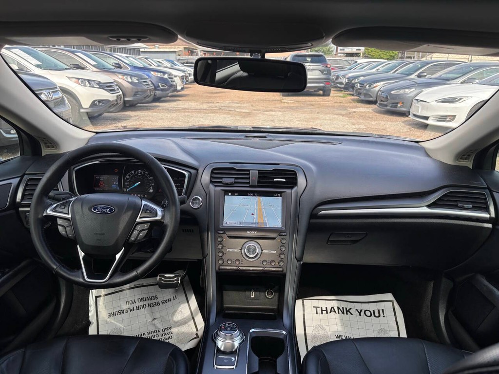 Ford Fusion Vehicle Full-screen Gallery Image 18