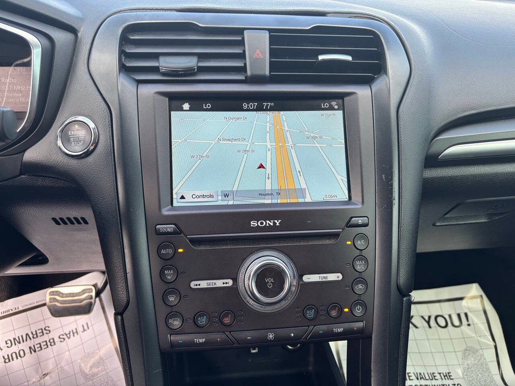 Ford Fusion Vehicle Full-screen Gallery Image 19