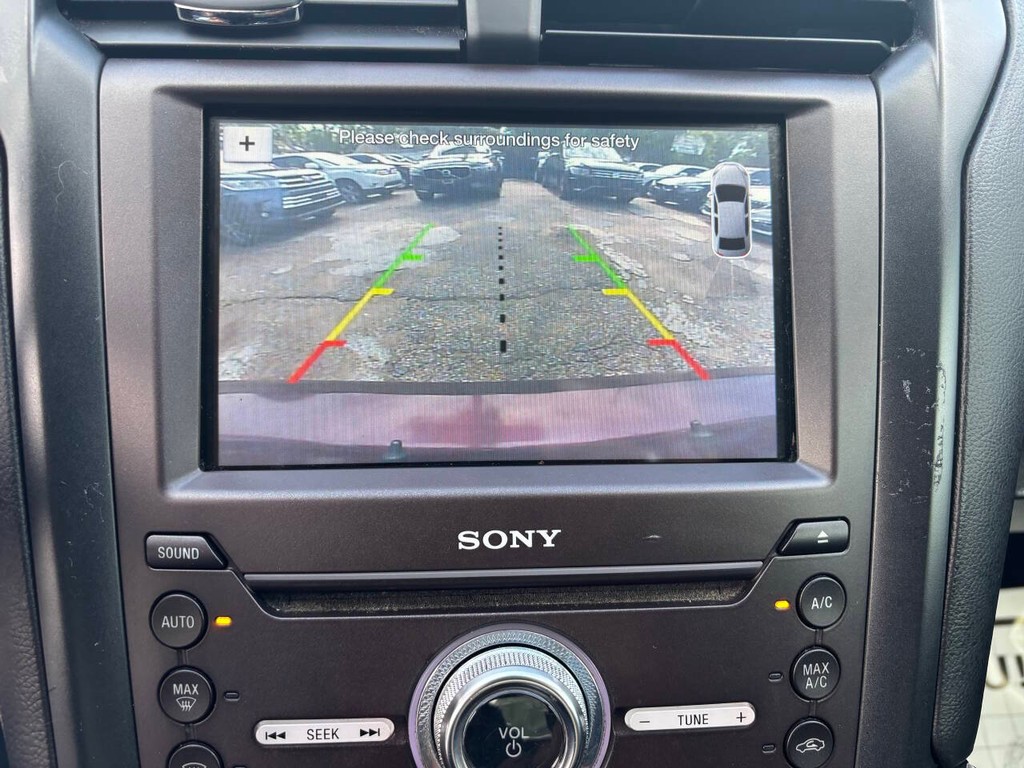 Ford Fusion Vehicle Full-screen Gallery Image 20