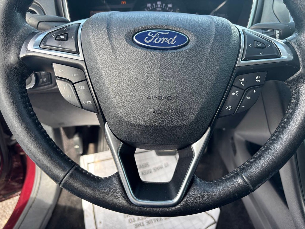 Ford Fusion Vehicle Full-screen Gallery Image 23