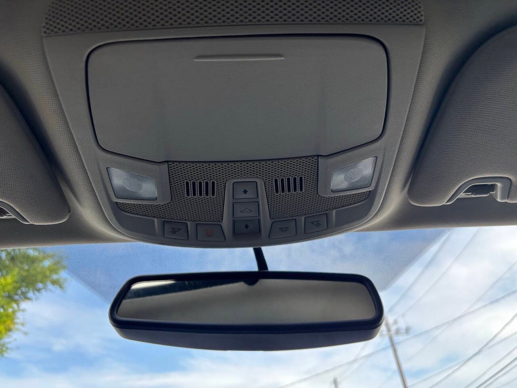 Ford Fusion Vehicle Full-screen Gallery Image 26