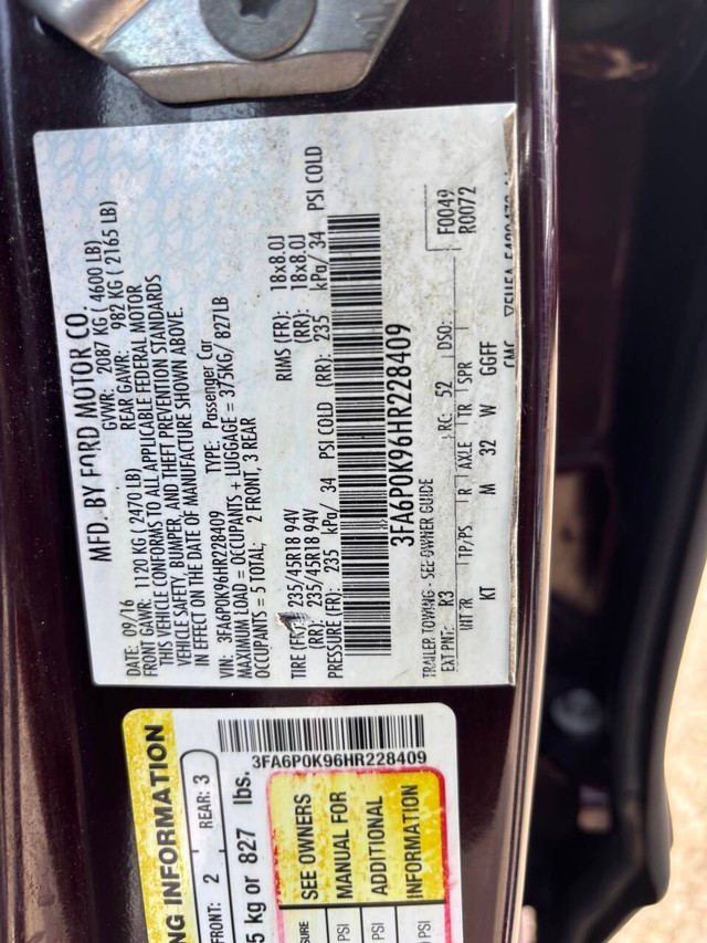Ford Fusion Vehicle Full-screen Gallery Image 30