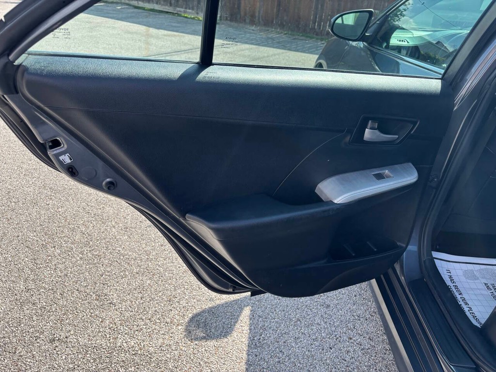 Toyota Camry Vehicle Full-screen Gallery Image 14