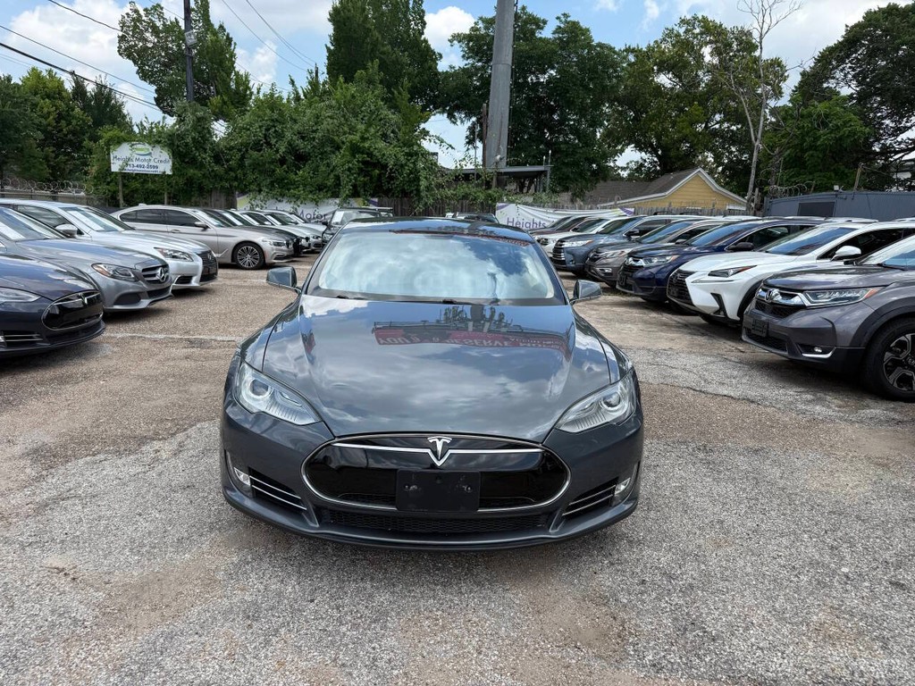 Tesla Model S Vehicle Full-screen Gallery Image 02