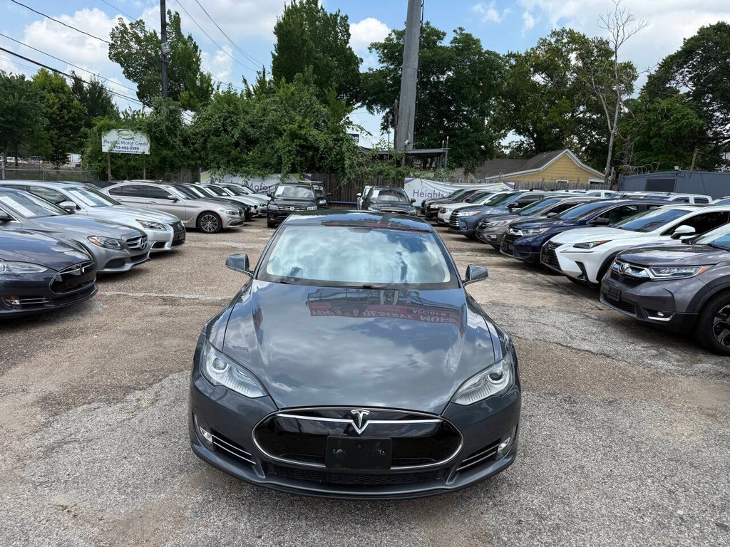 Tesla Model S Vehicle Full-screen Gallery Image 03